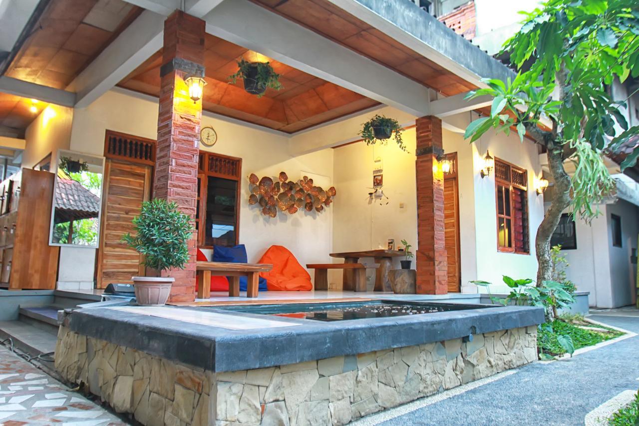 Halaman Depan Hostel Ubud Buitenkant foto